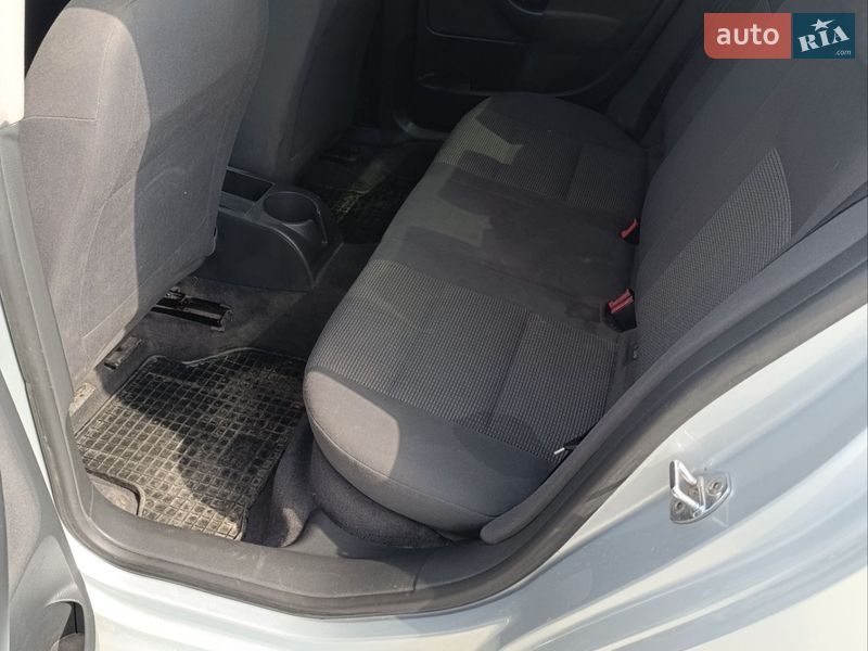 Седан Volkswagen Jetta 2005 в Львове