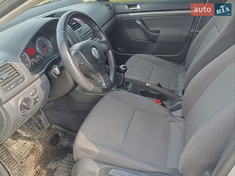 Седан Volkswagen Jetta 2005 в Львове