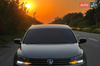 Седан Volkswagen Jetta 2015 в Звягелі