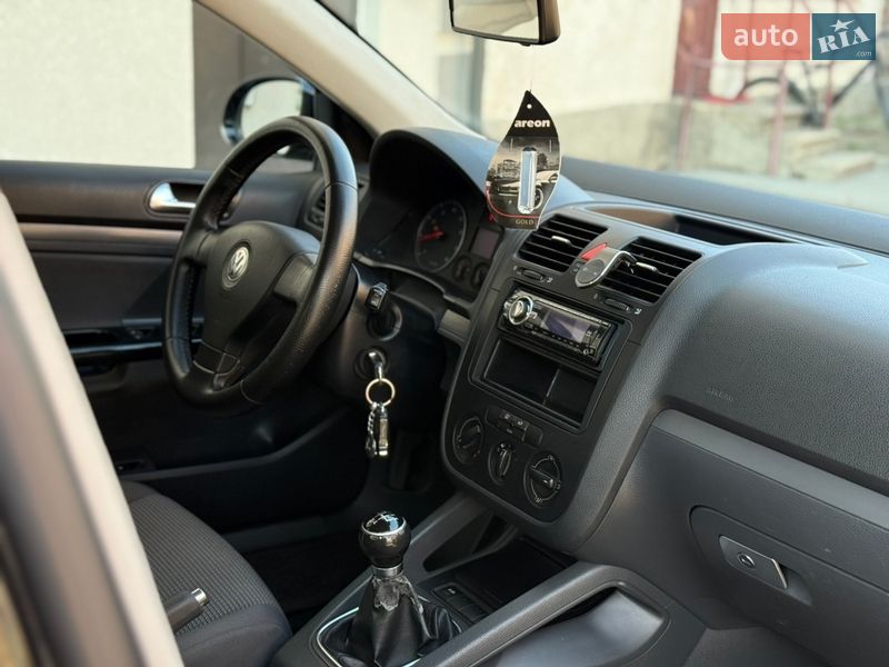 Седан Volkswagen Jetta 2005 в Могилев-Подольске