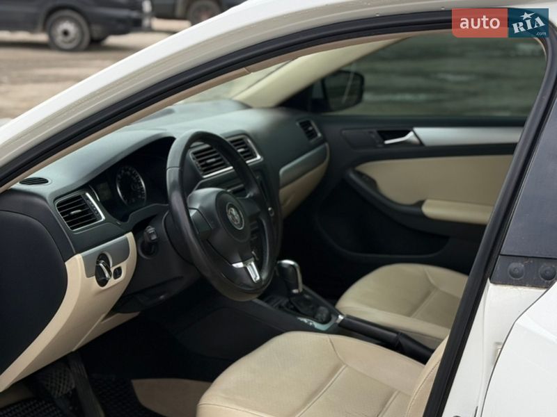 Седан Volkswagen Jetta 2013 в Ивано-Франковске фото 9 Седан Volkswagen Jetta 2013 в Ивано-Франковске