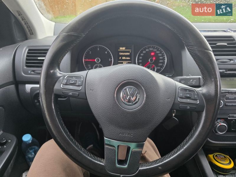Седан Volkswagen Jetta 2010 в Житомире