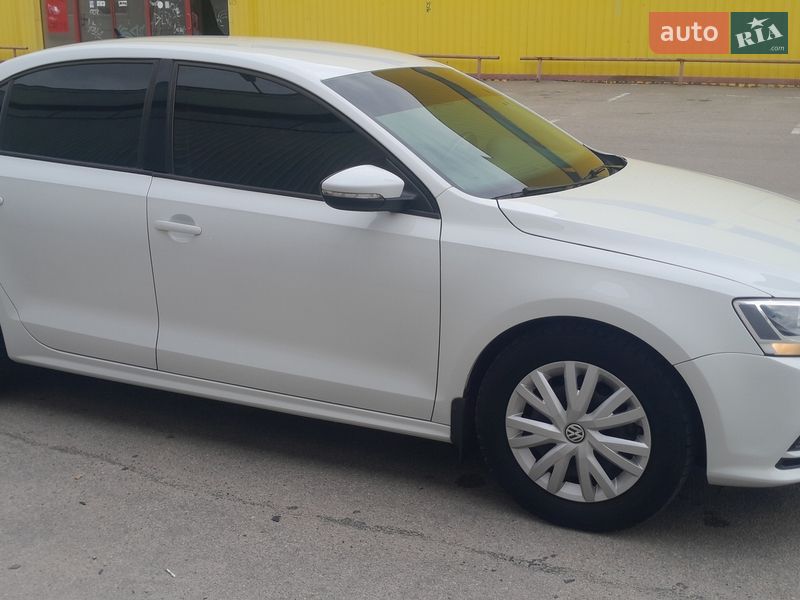 Седан Volkswagen Jetta 2016 в Кропивницькому