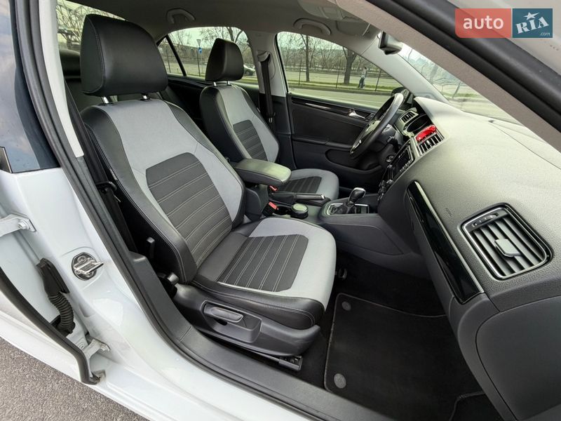Седан Volkswagen Jetta 2016 в Киеве фото 11 Седан Volkswagen Jetta 2016 в Киеве