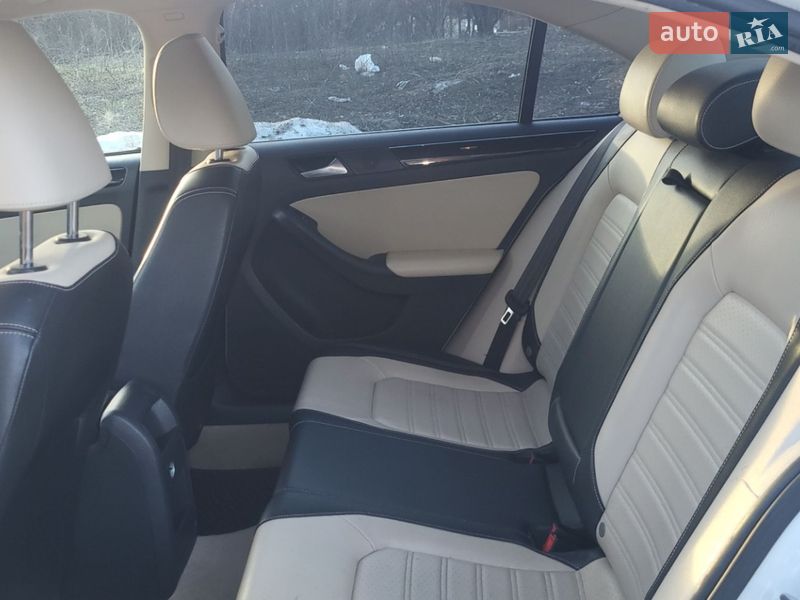 Седан Volkswagen Jetta 2014 в Ивано-Франковске