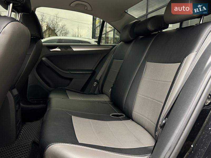 Седан Volkswagen Jetta 2017 в Ивано-Франковске