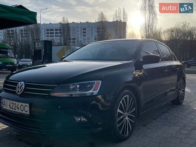 Седан Volkswagen Jetta 2016 в Вишневом фото 3 Седан Volkswagen Jetta 2016 в Вишневом