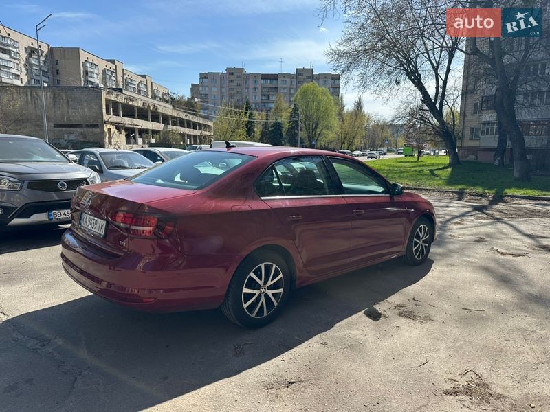 Седан Volkswagen Jetta 2016 в Киеве