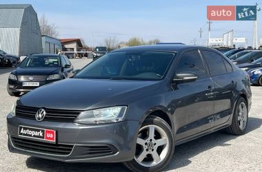 Седан Volkswagen Jetta 2013 в Львові