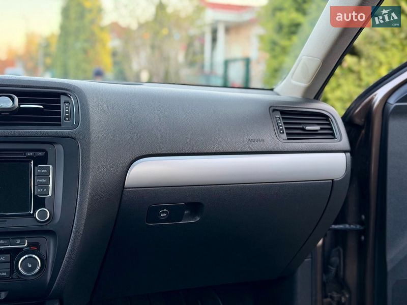 Седан Volkswagen Jetta 2011 в Одессе