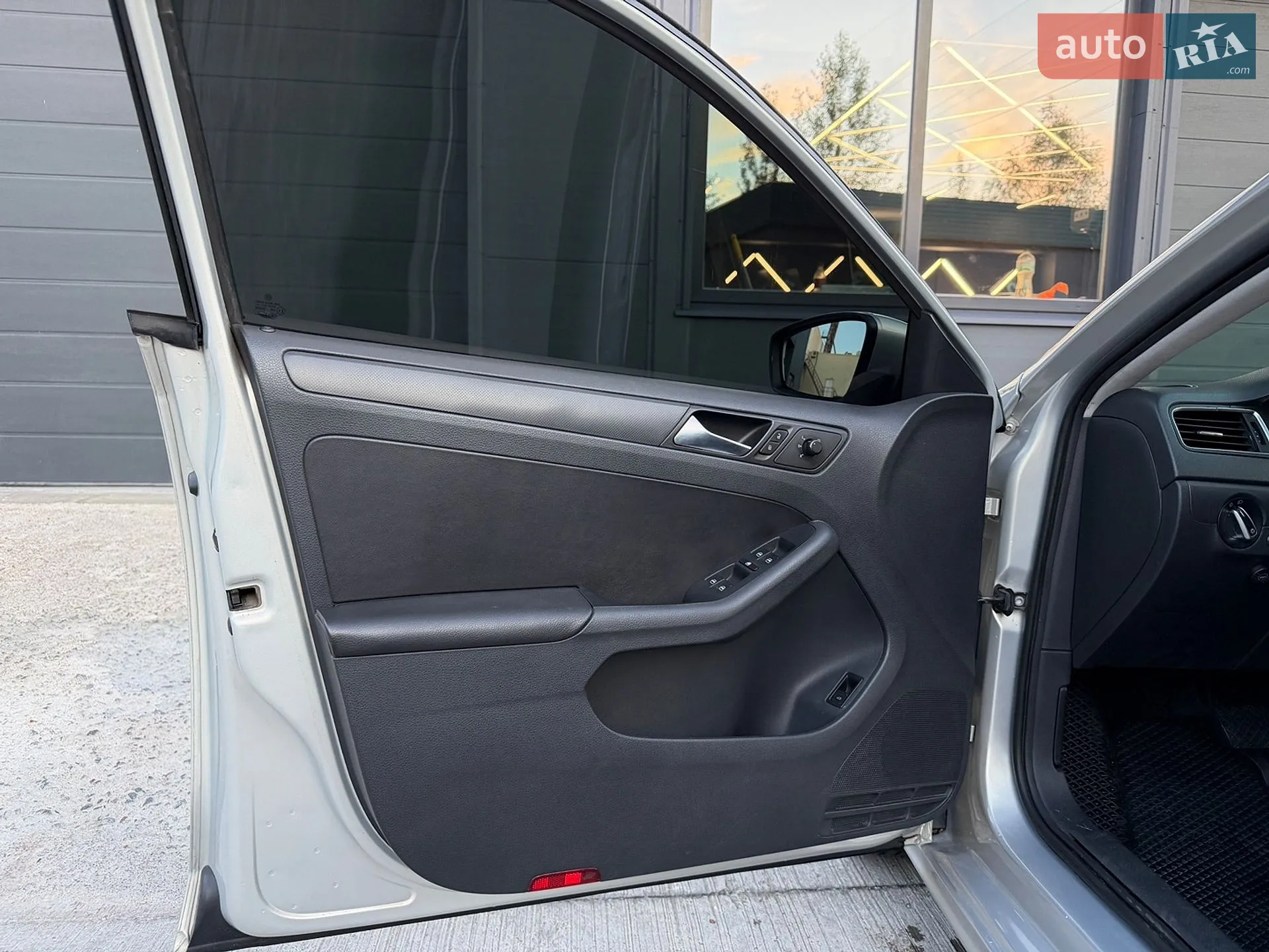 2010 Volkswagen Jetta - мініатюра 16