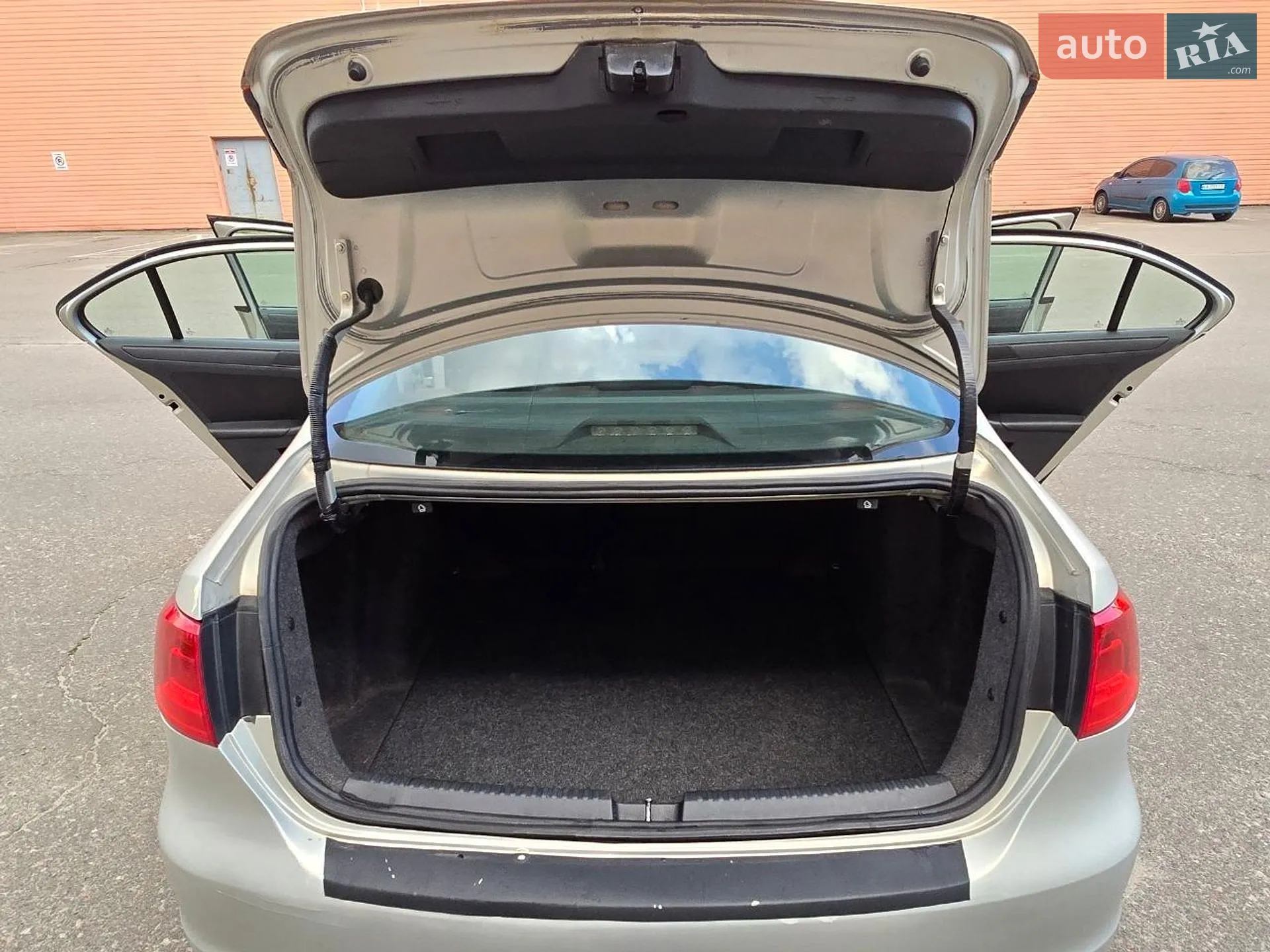 2010 Volkswagen Jetta - мініатюра 24