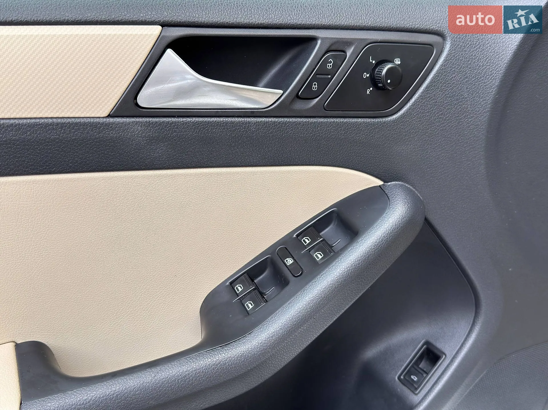 2012 Volkswagen Jetta - мініатюра 2