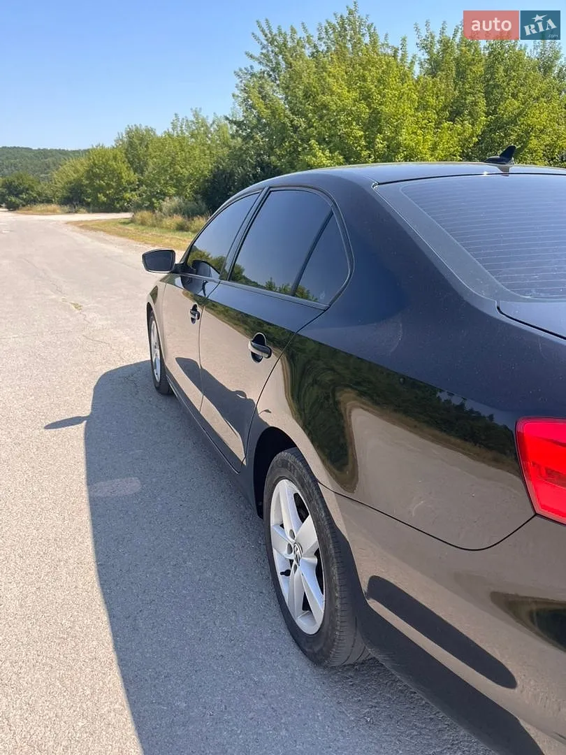 2011 Volkswagen Jetta - мініатюра 2