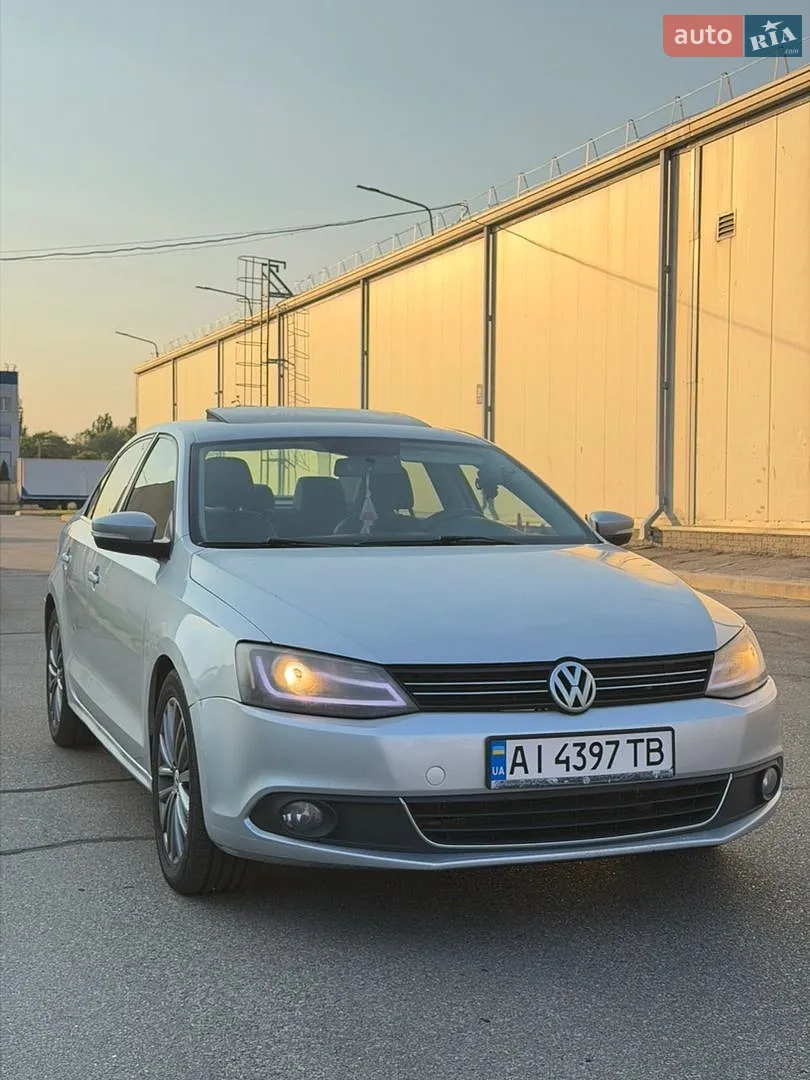 2011 Volkswagen Jetta - фото 1
