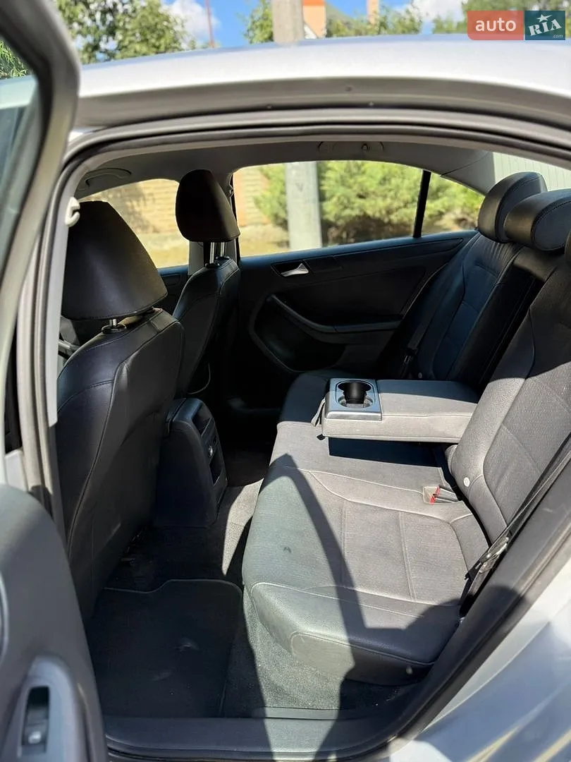 2010 Volkswagen Jetta - мініатюра 11