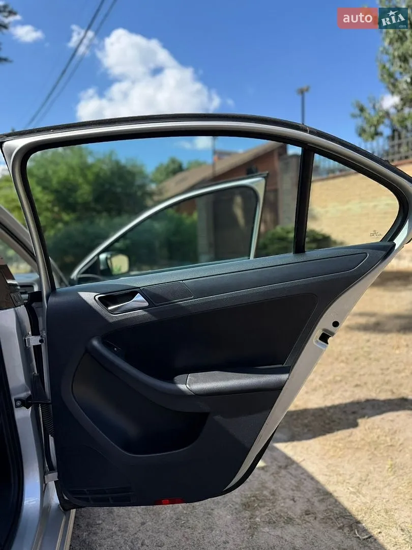 2010 Volkswagen Jetta - мініатюра 15