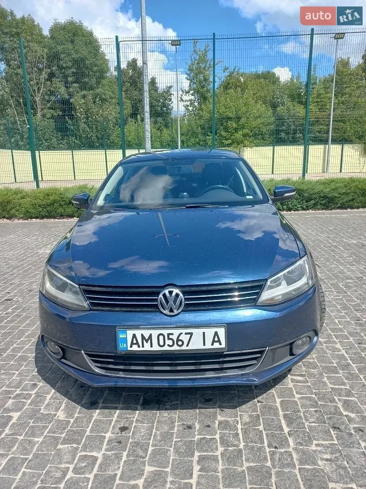 2011 Volkswagen Jetta - фото 1