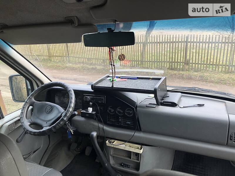 Вантажопасажирський фургон Volkswagen LT 2004 в Володимирі