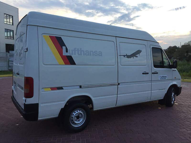 Вантажопасажирський фургон Volkswagen LT 2004 в Рівному