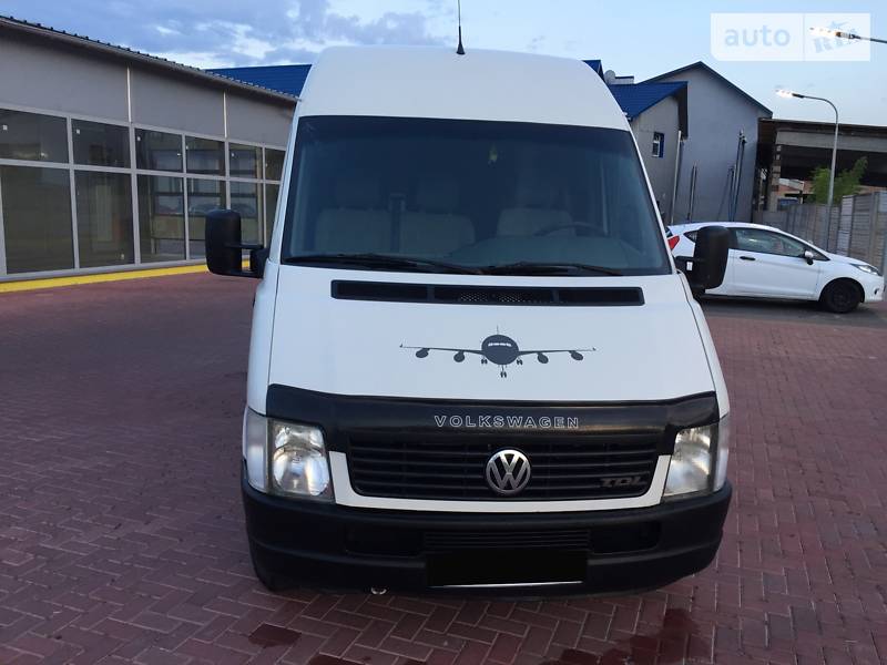 Вантажопасажирський фургон Volkswagen LT 2004 в Рівному
