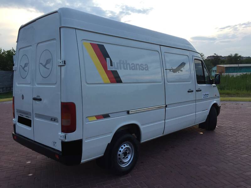 Вантажопасажирський фургон Volkswagen LT 2004 в Рівному