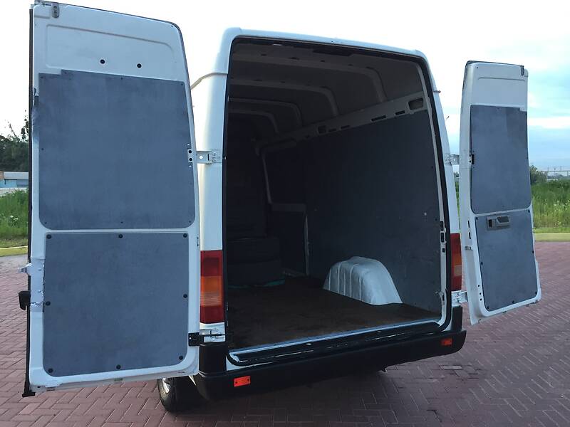 Вантажопасажирський фургон Volkswagen LT 2004 в Рівному