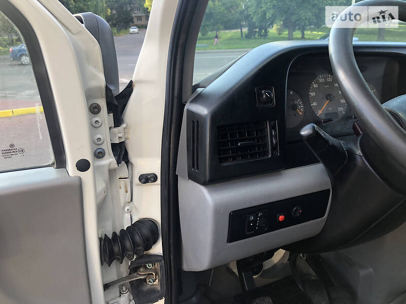 Вантажопасажирський фургон Volkswagen LT 2004 в Рівному