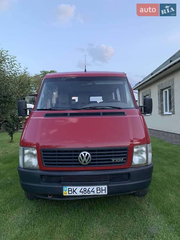Вантажопасажирський фургон Volkswagen LT 2002 в Дубні