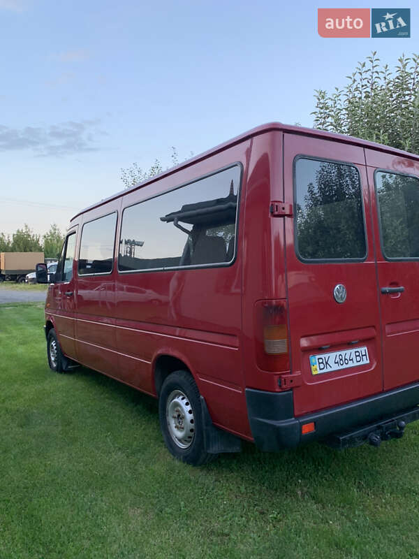 Вантажопасажирський фургон Volkswagen LT 2002 в Дубні