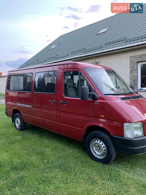 Вантажопасажирський фургон Volkswagen LT 2002 в Дубні