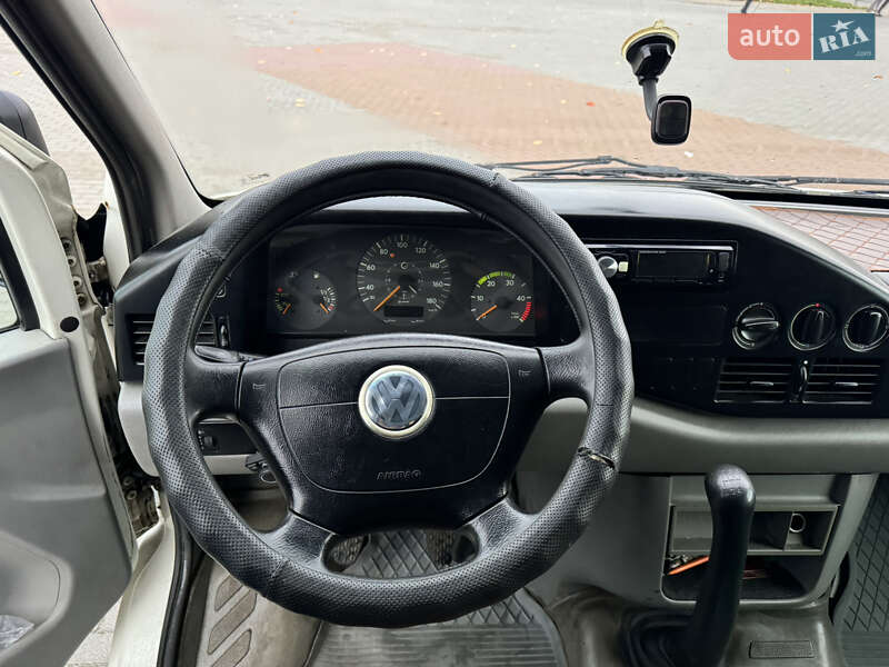 Грузопассажирский фургон Volkswagen LT 2004 в Львове