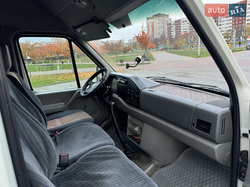 Грузопассажирский фургон Volkswagen LT 2004 в Львове
