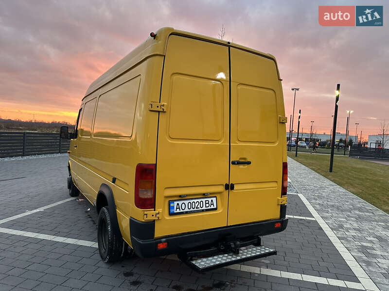 Вантажний фургон Volkswagen LT 2006 в Мукачевому