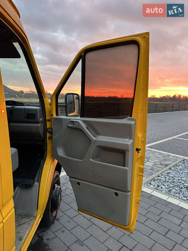 Вантажний фургон Volkswagen LT 2006 в Мукачевому