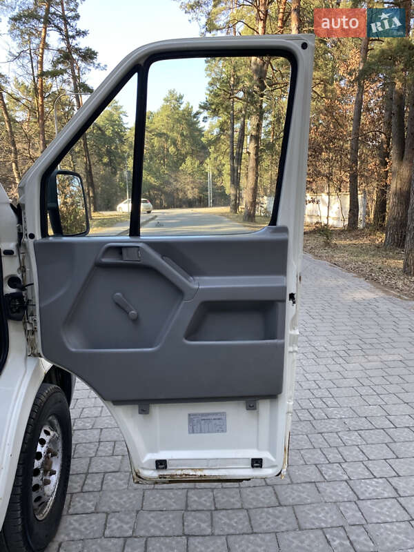 Грузовой фургон Volkswagen LT 2004 в Львове