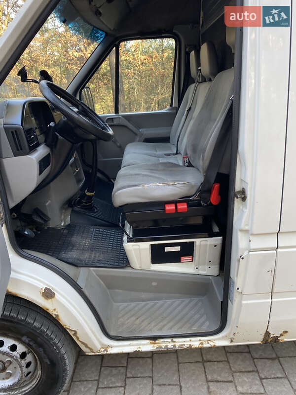 Грузовой фургон Volkswagen LT 2004 в Львове