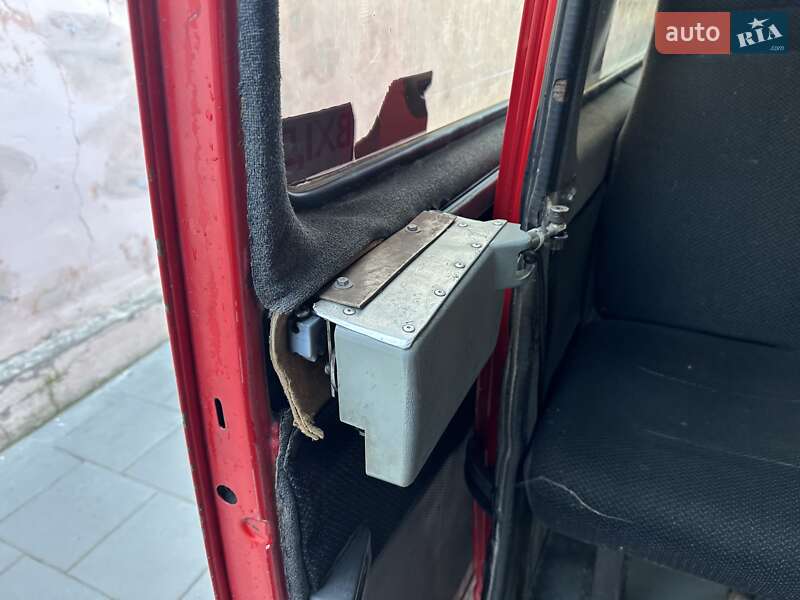 Міський автобус Volkswagen LT 2000 в Чернівцях