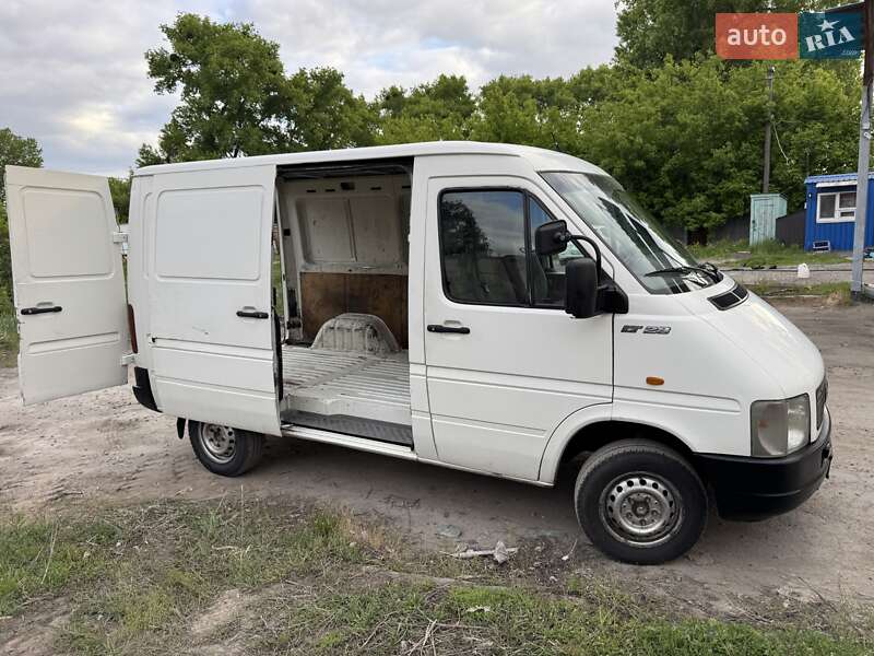 Вантажний фургон Volkswagen LT 2002 в 