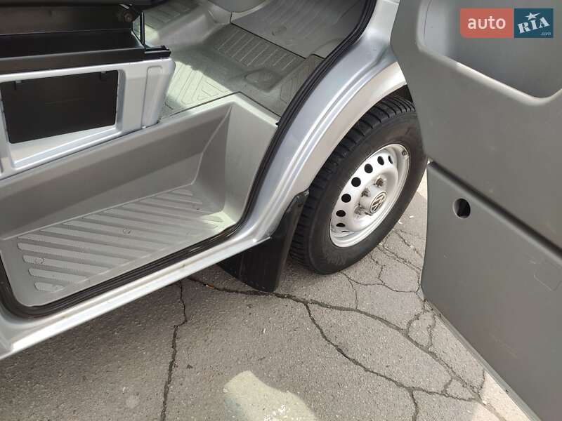 Микроавтобус Volkswagen LT 2006 в Ровно