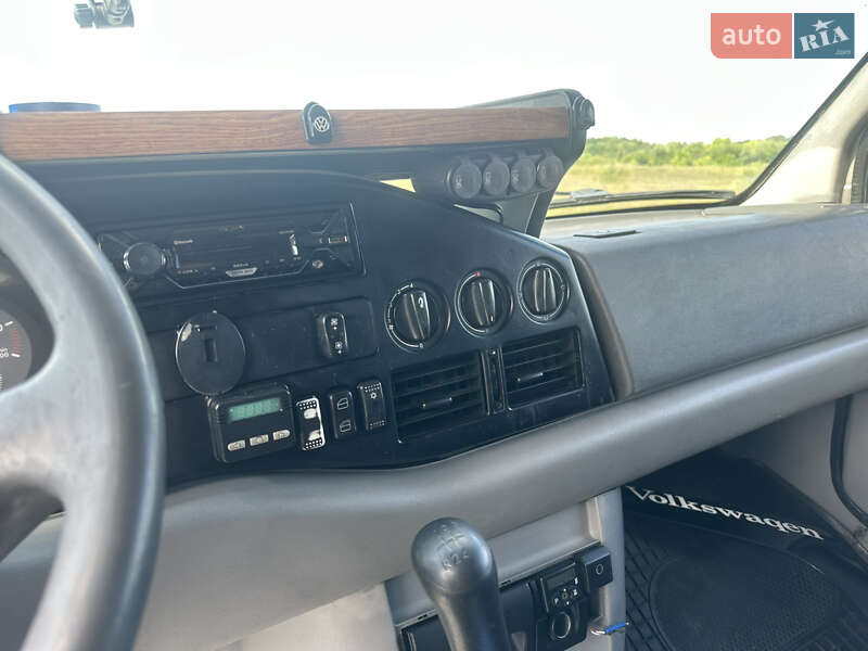 Вантажопасажирський фургон Volkswagen LT 2006 в Львові