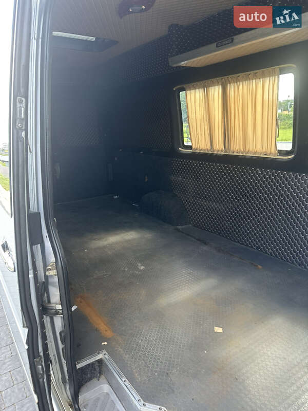 Вантажопасажирський фургон Volkswagen LT 2006 в Львові
