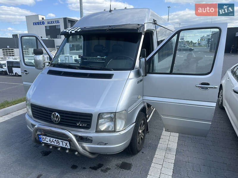 Вантажопасажирський фургон Volkswagen LT 2006 в Львові