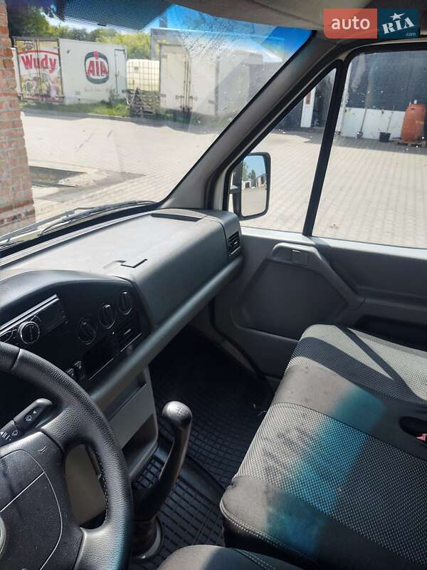 Вантажний фургон Volkswagen LT 2005 в Гощі