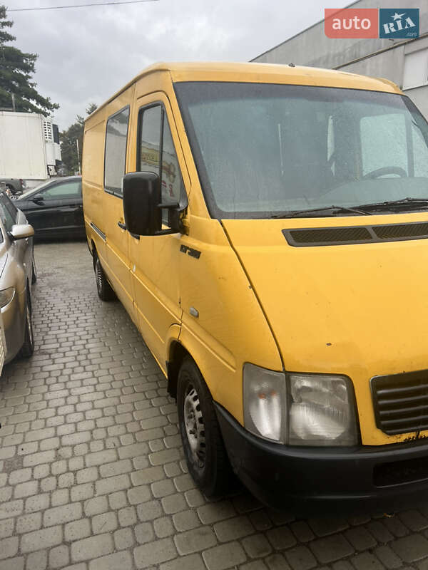 Вантажопасажирський фургон Volkswagen LT 2001 в Львові
