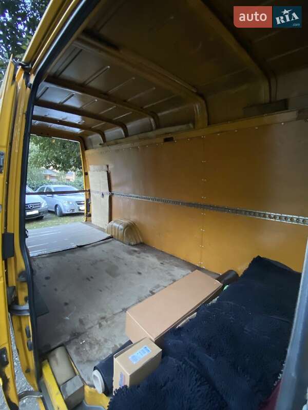 Грузовой фургон Volkswagen LT 2002 в Черновцах