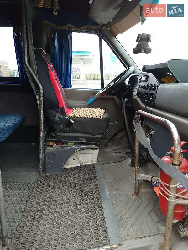 Приміський автобус Volkswagen LT 2001 в Тернополі