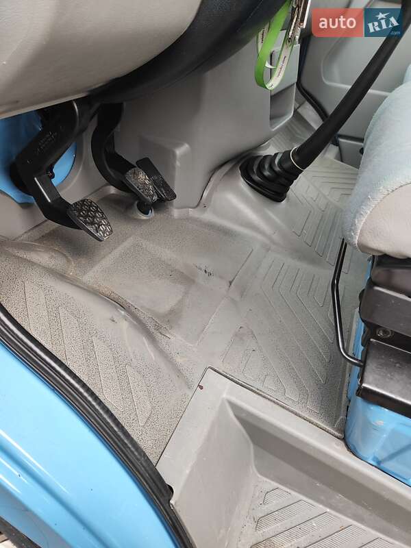 Вантажний фургон Volkswagen LT 2006 в Луцьку