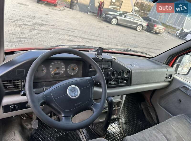 Грузовой фургон Volkswagen LT 2004 в Виннице