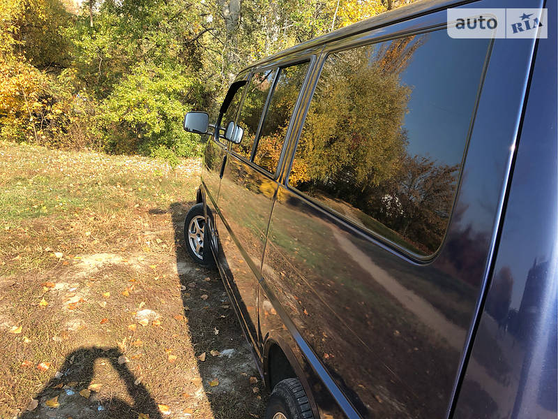 Вантажопасажирський фургон Volkswagen Multivan 2000 в Харкові